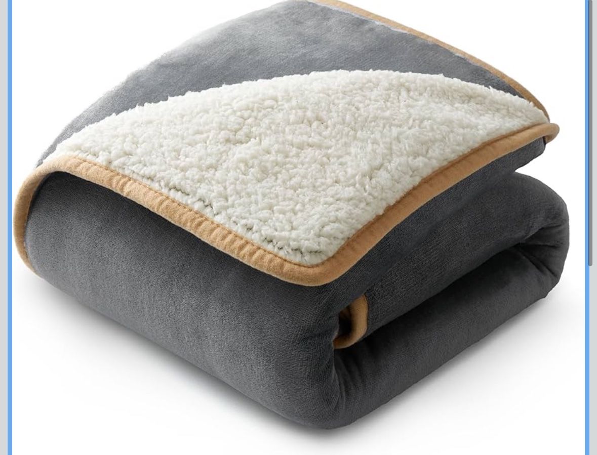 Waterproof Dog Blankets for Small Dogs - Small Cat Blanket Washable for Couch Protection, Sherpa Fleece Puppy Blanket, Soft Plush Reversible Throw Fur