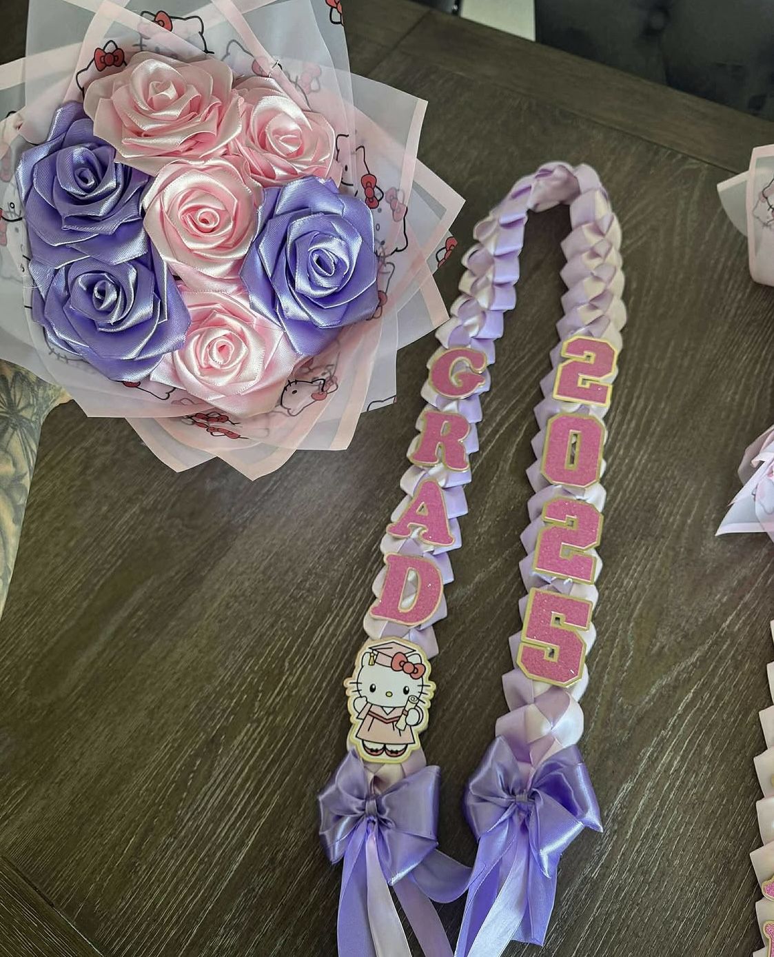 Grad kinder Lei with Small ribbon bouquet
