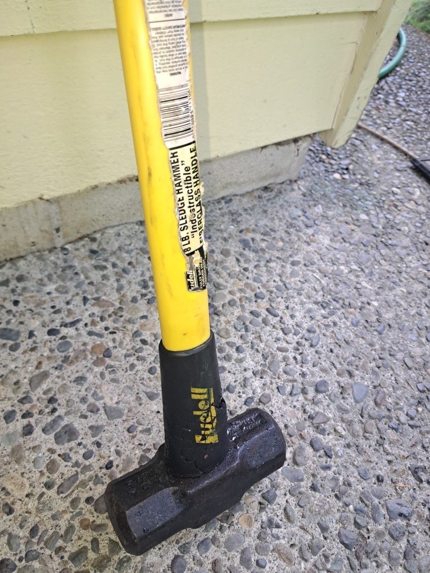 LUDELL 8lb Sledge Hammer w/ Fiberglass Handle