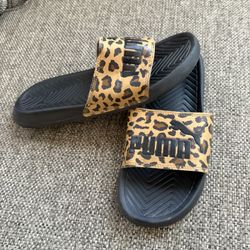 Women Puma Slides size 7