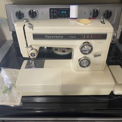 Vintage Kenmore model 1352 sewing machine heavy duty Works perfect!!