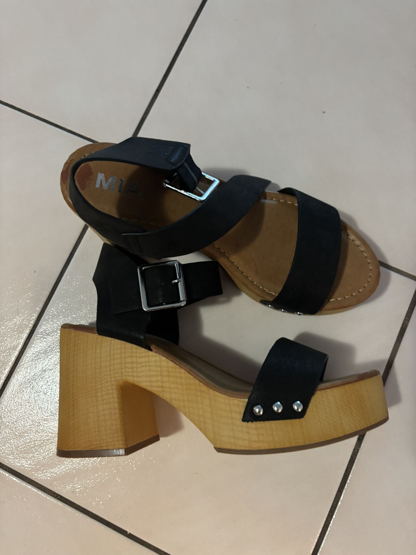 MIA Wedges Size 9