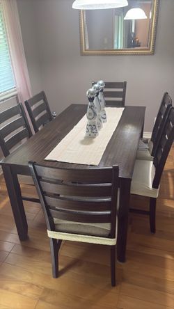 Clean dinner table