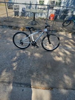 24 Rockrider St 100 Mountain Bike