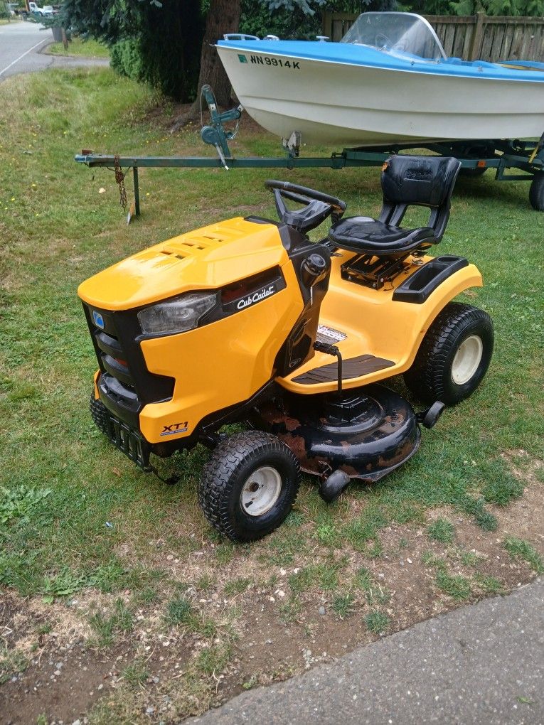 "Pending pick up" Club cadet riding mower 42 inch cut. Does not run repair repair or parts $300 firm.
