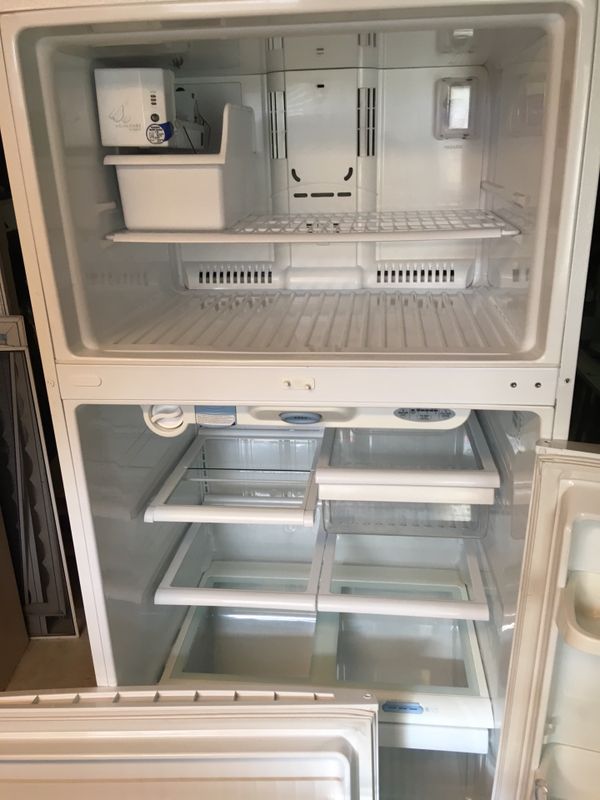 Kenmore model 795.79302.901 white refrigerator for Sale in Newton, MA