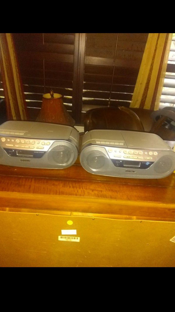 2 Sony CD, radio ,cassette recording ,speaker boombox system(battery operated)