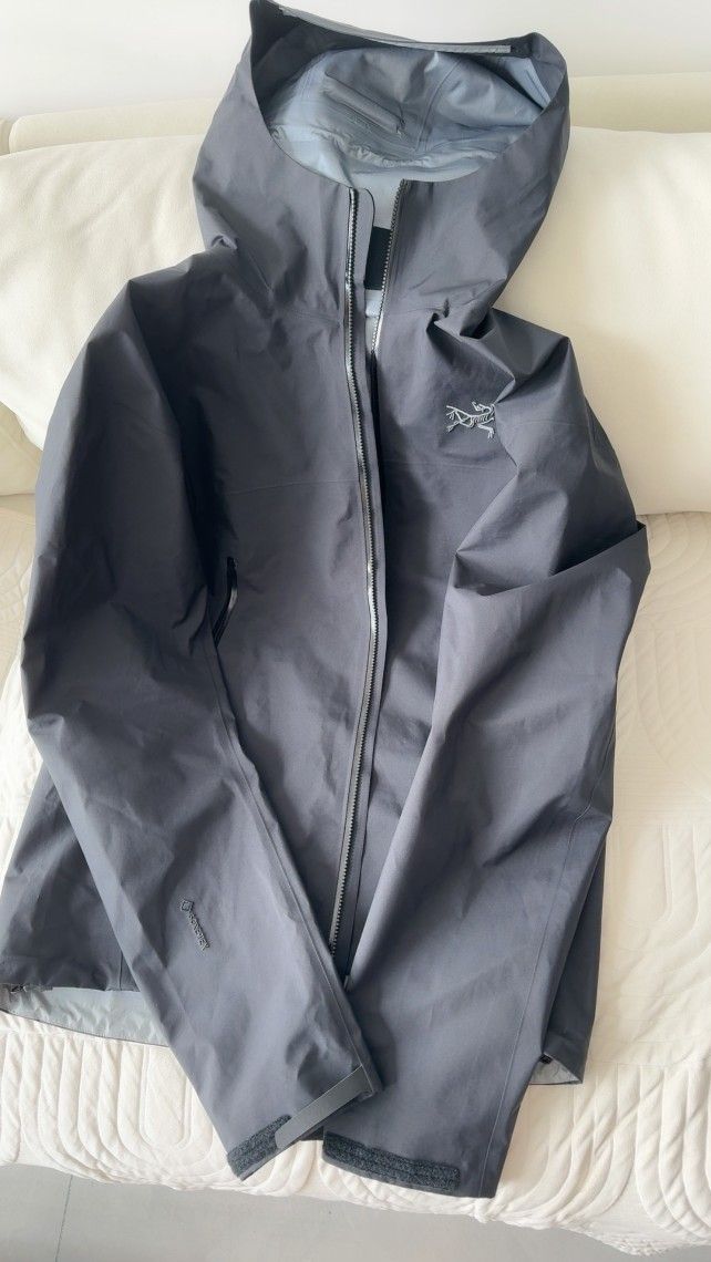 Arcteryx BETA Jacket Men's logo embroidered waterproof windproof breathable hooded casual jacket Men's