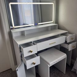 MakeUp Vanity Desk