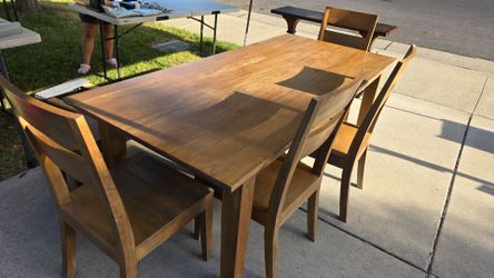 Dinning table crate and barrel