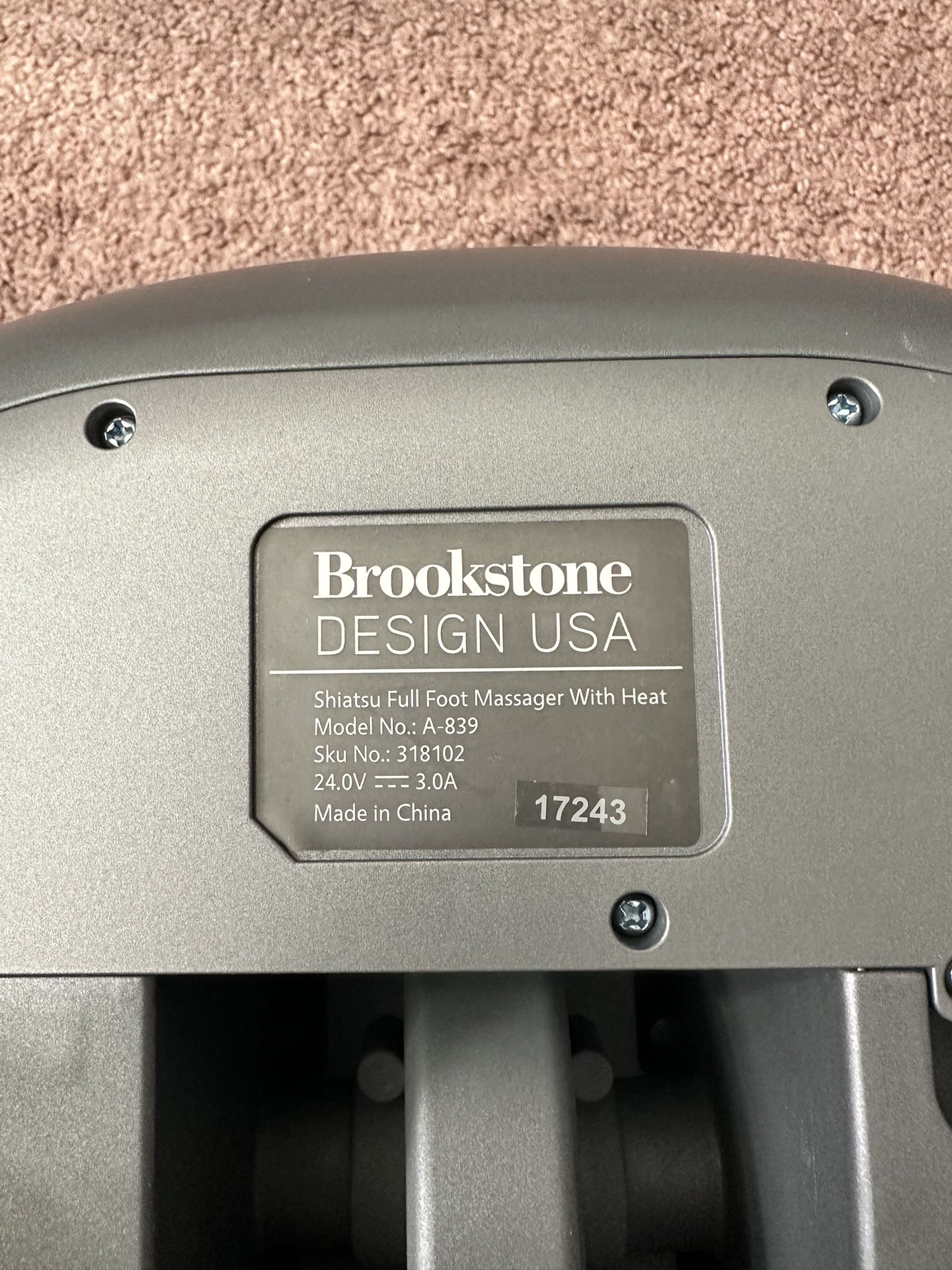 Brookstone Cordless Shiatsu Neck & Back Massager with Heat for Sale in  Pasadena, CA - OfferUp