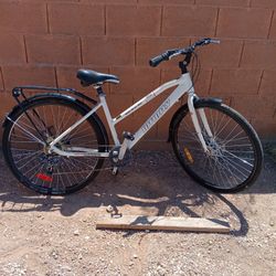 Infinity 700  Series Tires Rack Disc Brakes 7spd Newer Aluminum  Bike  