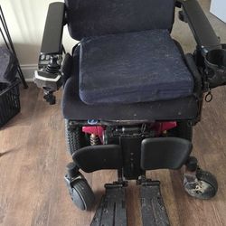 Quantum 3.0 Power Tilt Wheelchair 