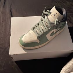 Jordan 1 Jade Smoke 