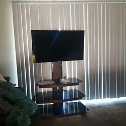 TV con Stand  32 Inch Smart