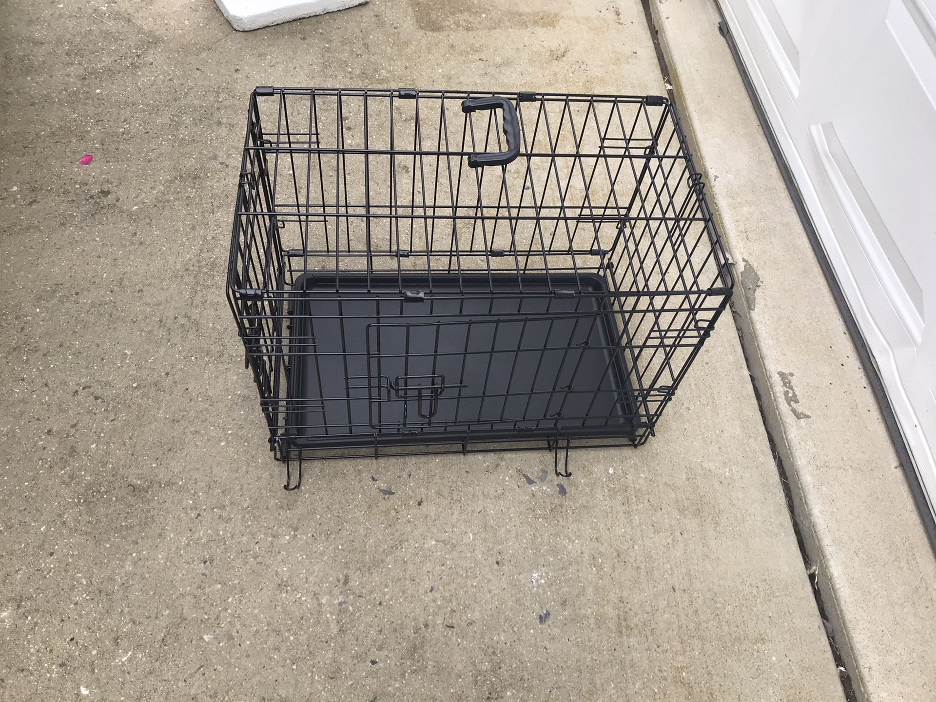 Small dog crate PRICE REDUCED