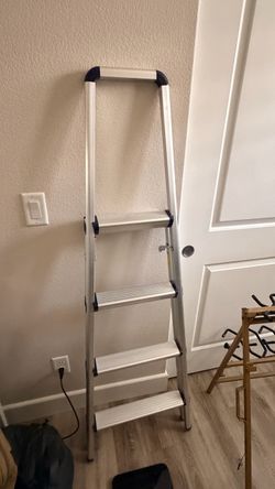 Lightweight ladder