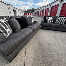 FREE DELIVERY!! Beautiful Set!!