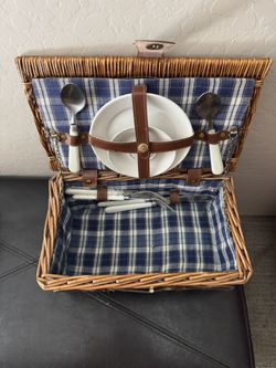 Picnic Basket With Plates & Utensils 