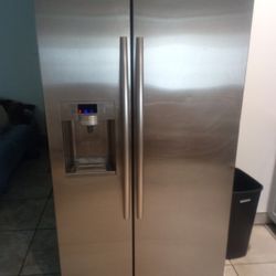 Samsung Refrigerator Good Conditions
