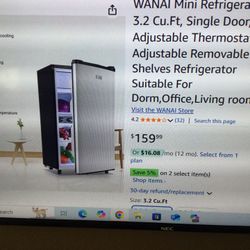 MINI REFRIGERATOR 3.2 CU. FT, SINGLE DOOR ADJUSTABLE THERMOSTAT, ADJUSTABLE REMOVABLE SHELVES AND LOWER BIN 