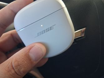 Brand new white smoke  BOSE ear buds quiet comfort
