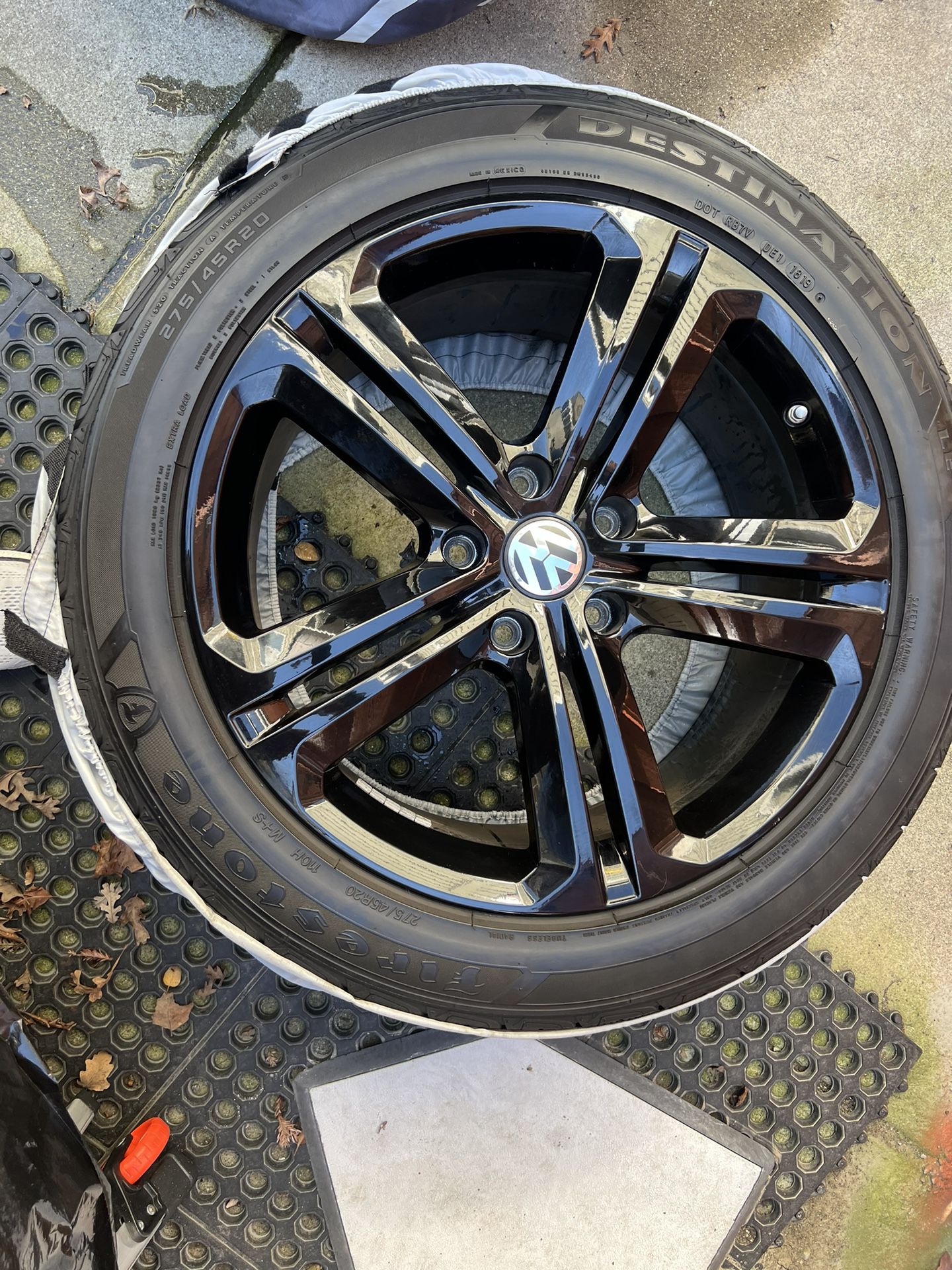 VW Touareg OEM Wheel/tire Set 20x9 ET57 Black