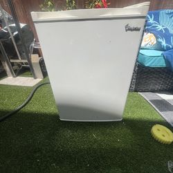 Magic Chef  Refrigerator And Small Freezer