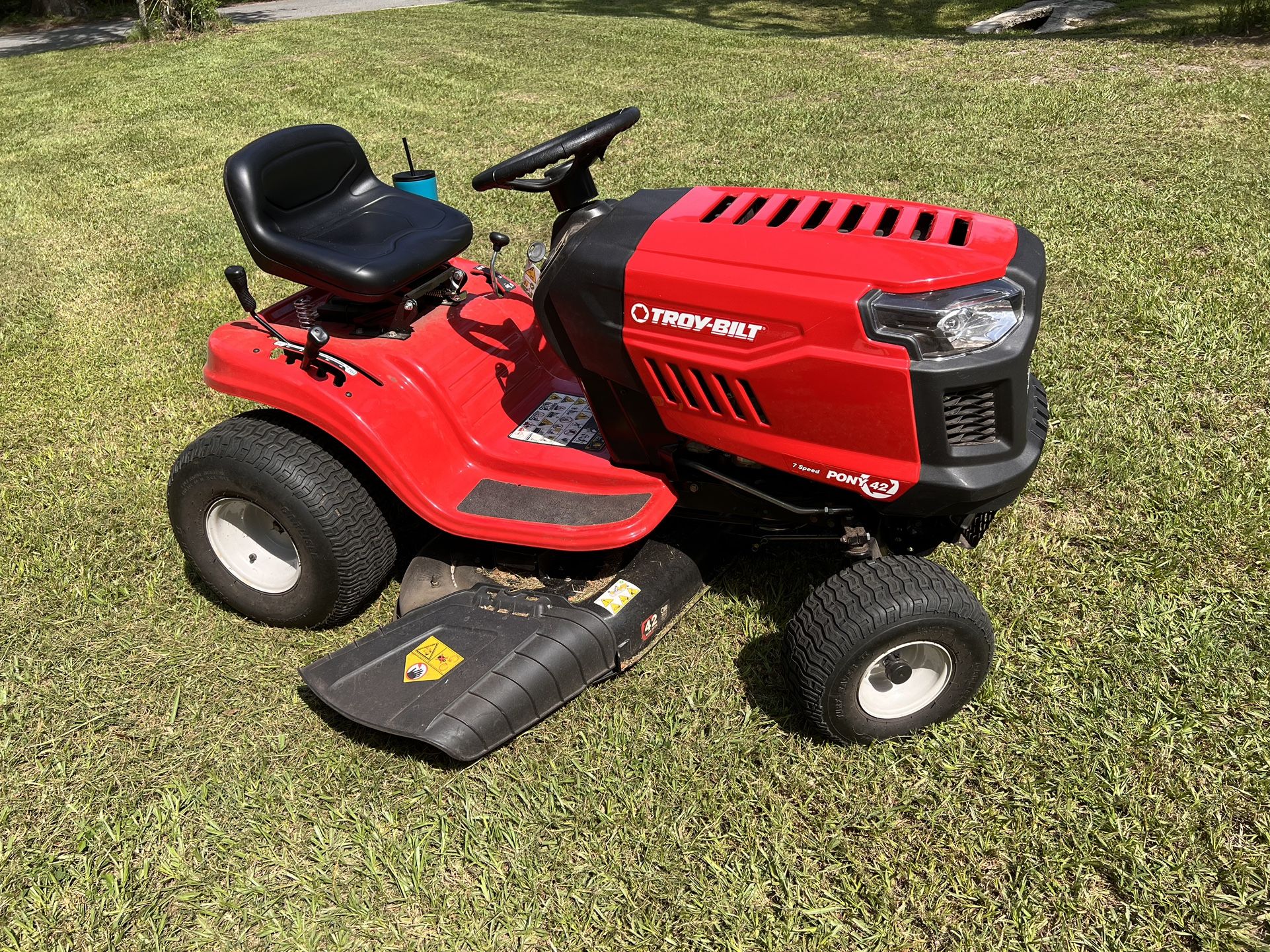 Troy Bilt Pony 42 in. 15.5 HP Briggs and Stratton 7-Speed Manual Drive Gas Riding Lawn Tractor