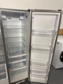 Samsung Side-by-Side Stainless Steel Refrigerator with Ice & Water Dispenser – Excellent Condition
