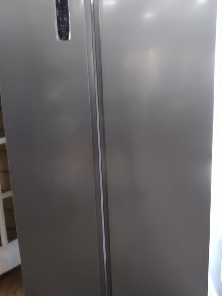 FRIGIDAIRE SIDE BY SIDE FRIDGE 18.8 CU.FT