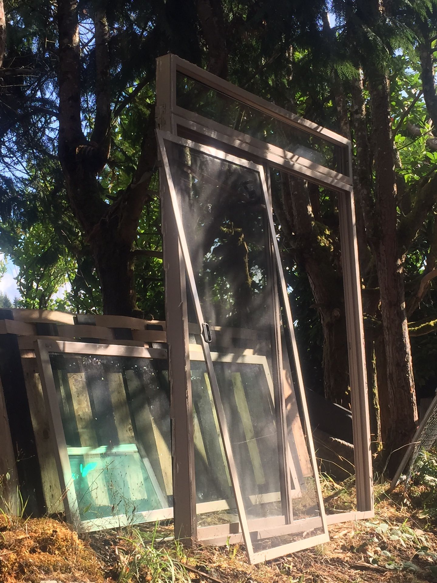 ***BEAUTIFUL , VINYL, SLIDING GLASS DOORSTEP!!!***