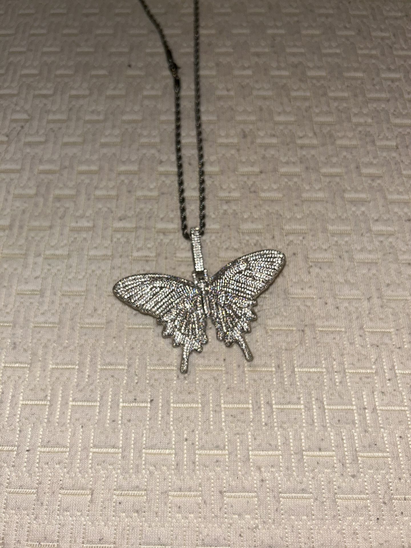 Butterfly Pendant & Sliver Chain