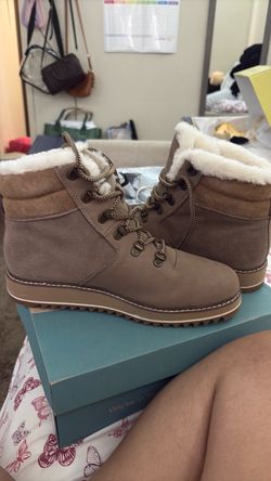 Tom’s boots