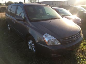 2006 Kia Sedona for parts