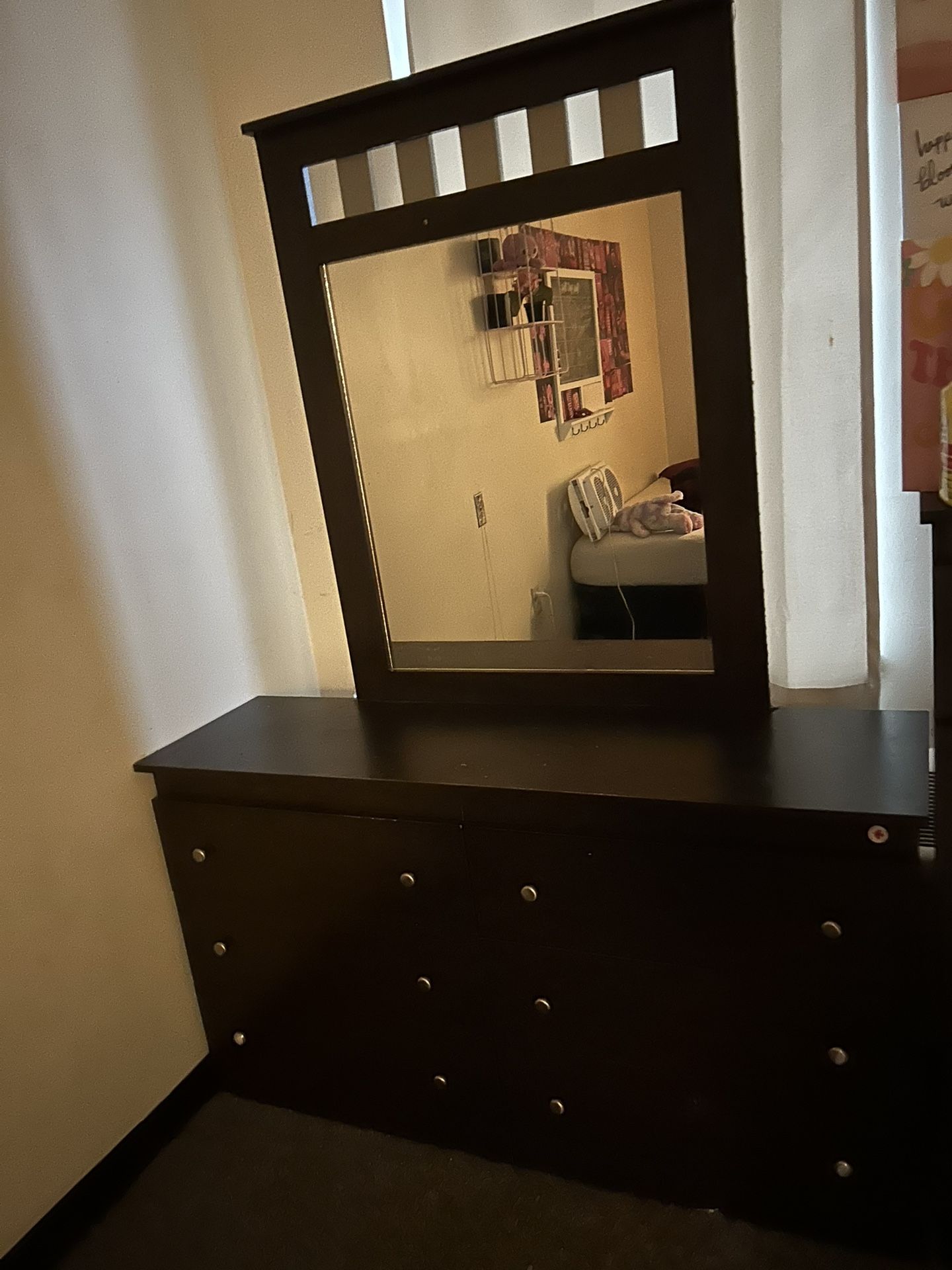 Dresser