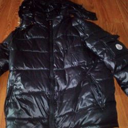 Moncler Puffer | Black | Small