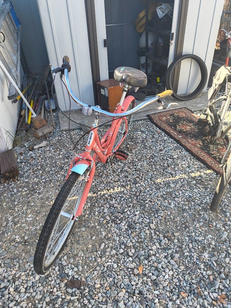 Women's Schwinn 7-speed Beach Cruiser