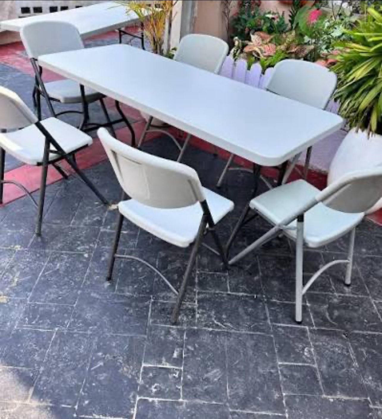 Table & Chairs
