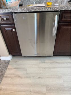 Mini refrigerator