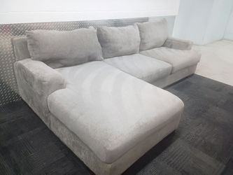 Free Delivery Today! Beautiful cleaned Grey oversized sectional couch sofa with no stains or rips