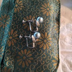 Beautiful New Never Used Three Sets Of Ladies Clip On Earrings And Matching Pin