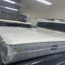 KING SIZE SIMMONS BEAUTYREST HARMONY MATTRESS & BOX SPRINGS BED SST