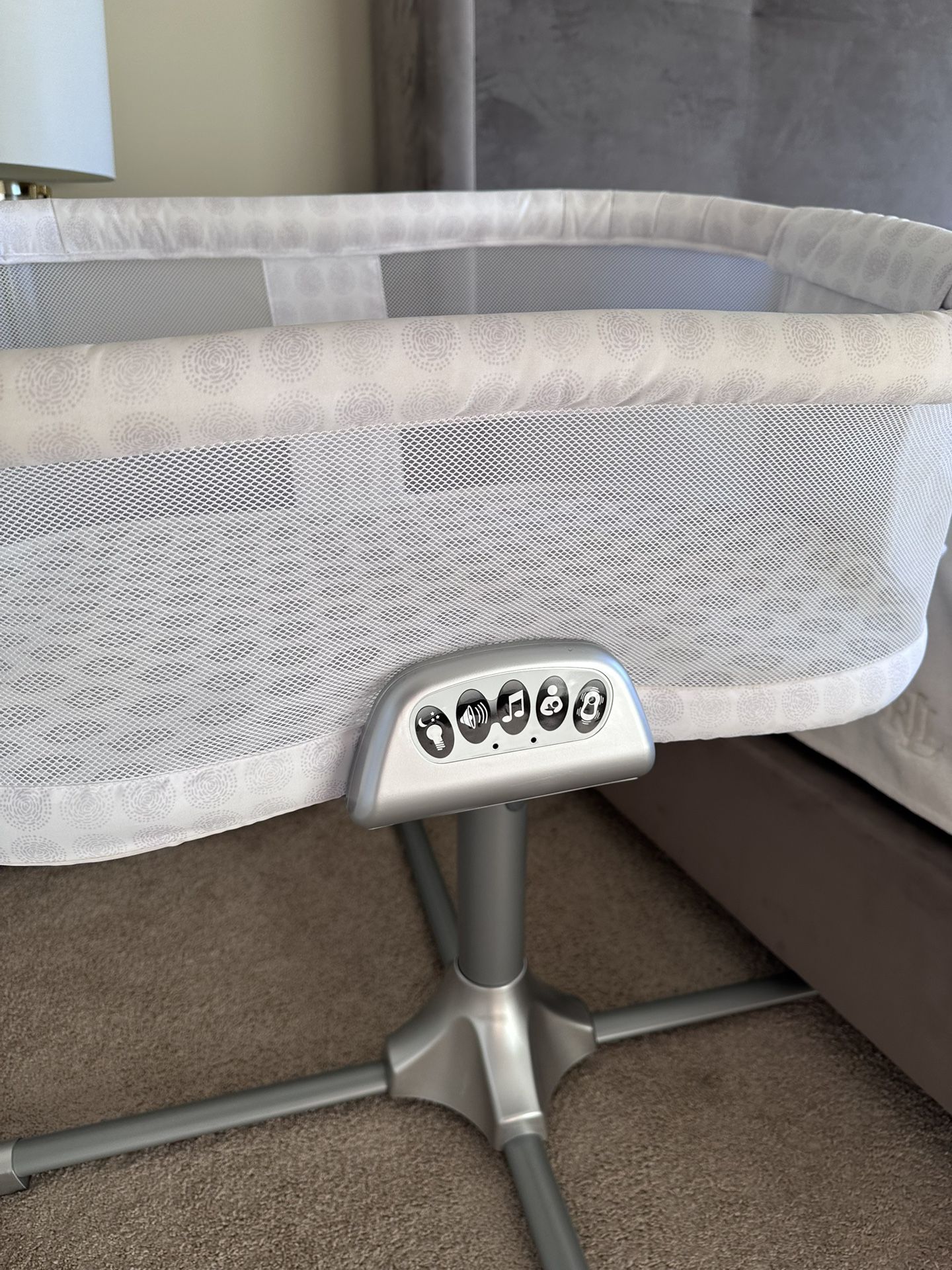 Halo Swivel bassinet