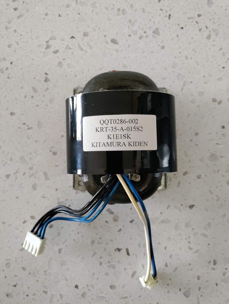R-CORE Audio Transformer 110V KITAMURA KIDEN QQT0286-002 KRT-35-A-015S2 K1E1SK
Taken from working audio component
Primary measures 11.3 ohms
Blue seco