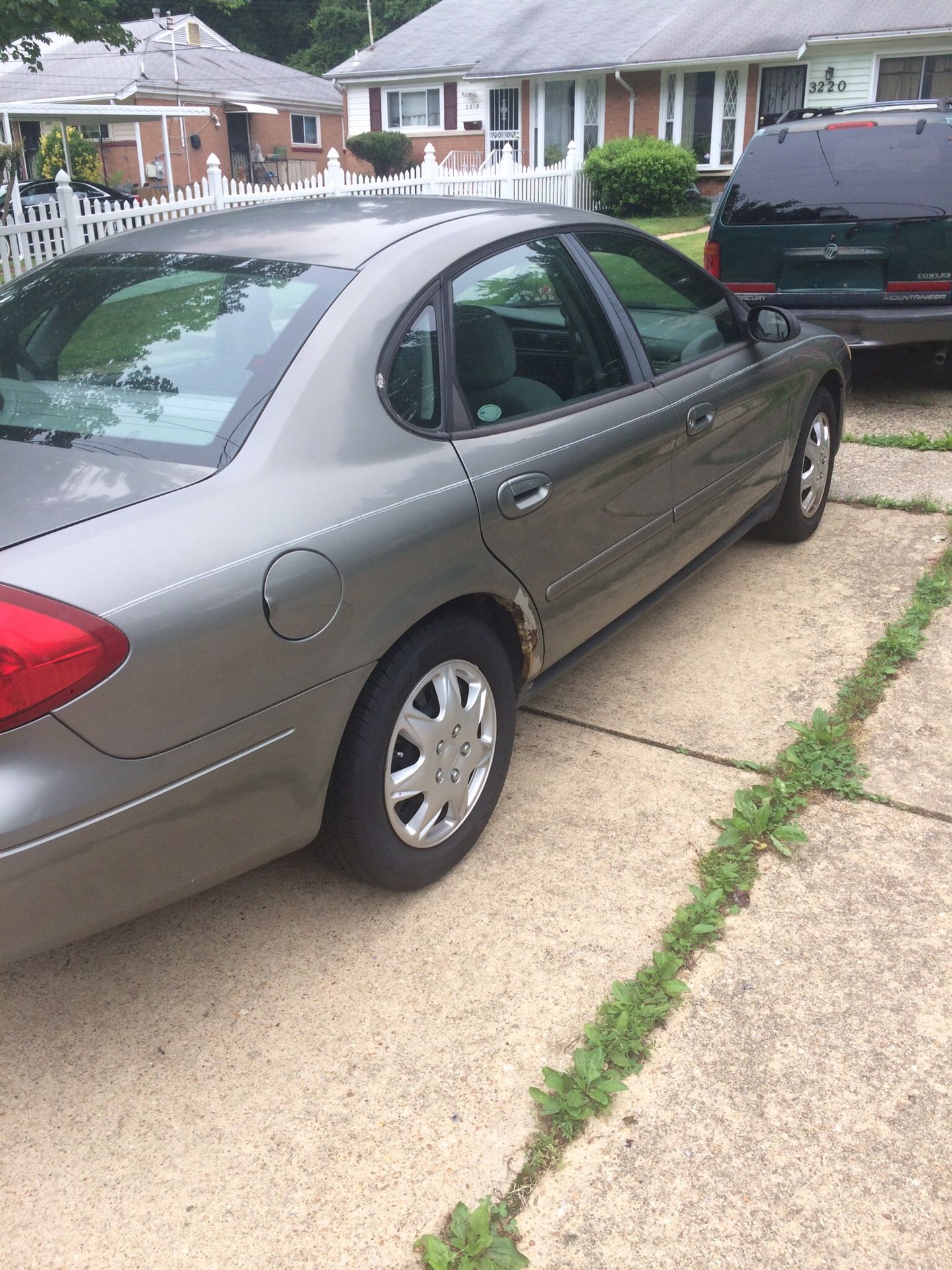 2001 Ford Taurus