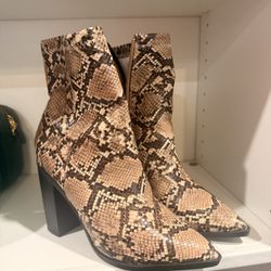 Snake Boots 6 1/2 