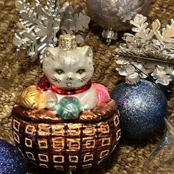 Large lot of vintage ornaments