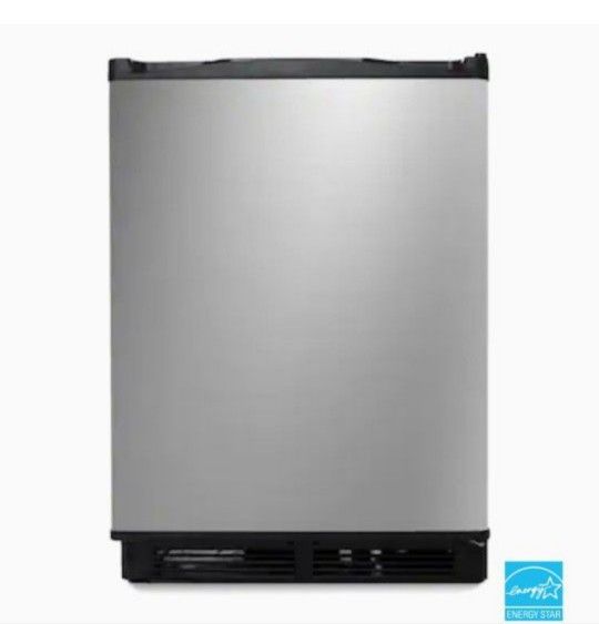 Maxximum 5.2-cu ft Built-In/Freestanding Mini Fridge (Stainless Steel with Black Cabinet)
Item #(contact info removed)Model #MAXBC52SD