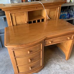 Youth Desk And Hutch